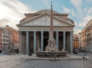 Vista del Panteón de Roma con su pórtico corintio y la rotonda