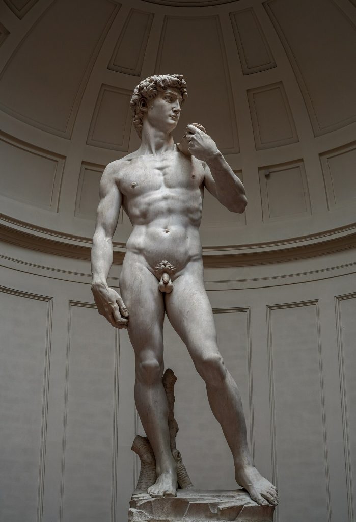 David de Miguel Ángel, escultura monumental de mármol en contrapposto