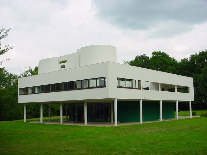 Villa Savoye elevada sobre pilotis en Poissy