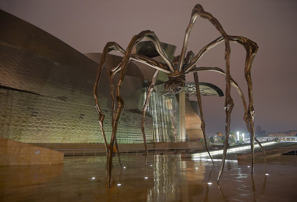 Maman de Louise Bourgeois, araña monumental instalada junto al Museo Guggenheim Bilbao