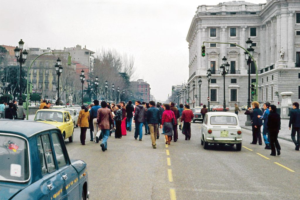 Manifestación proamnistía en la calle Bailén de Madrid en enero de 1977