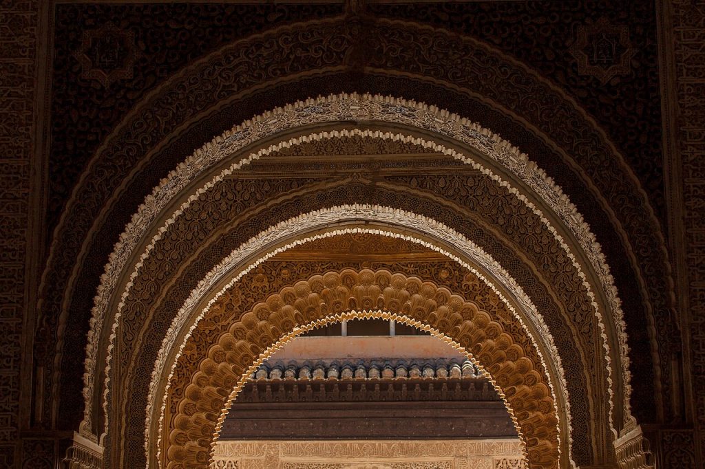 Arquitectura nazarí de la Alhambra como símbolo del legado de Al-Ándalus